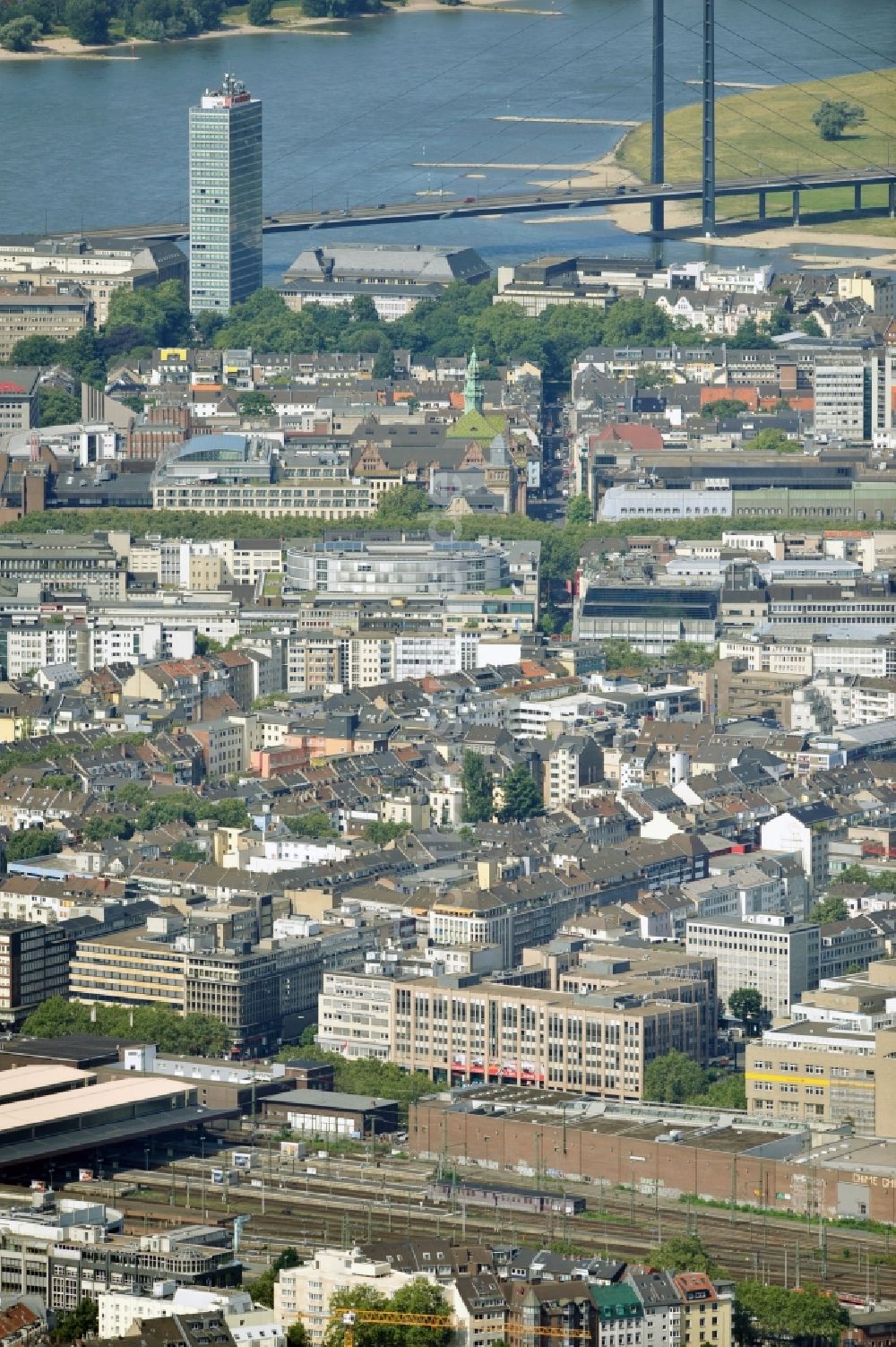 Düsseldorf aus der Vogelperspektive: Stadtansicht vom Stadtzentrum Düsseldorf im Bundesland Nordrhein-Westfalen