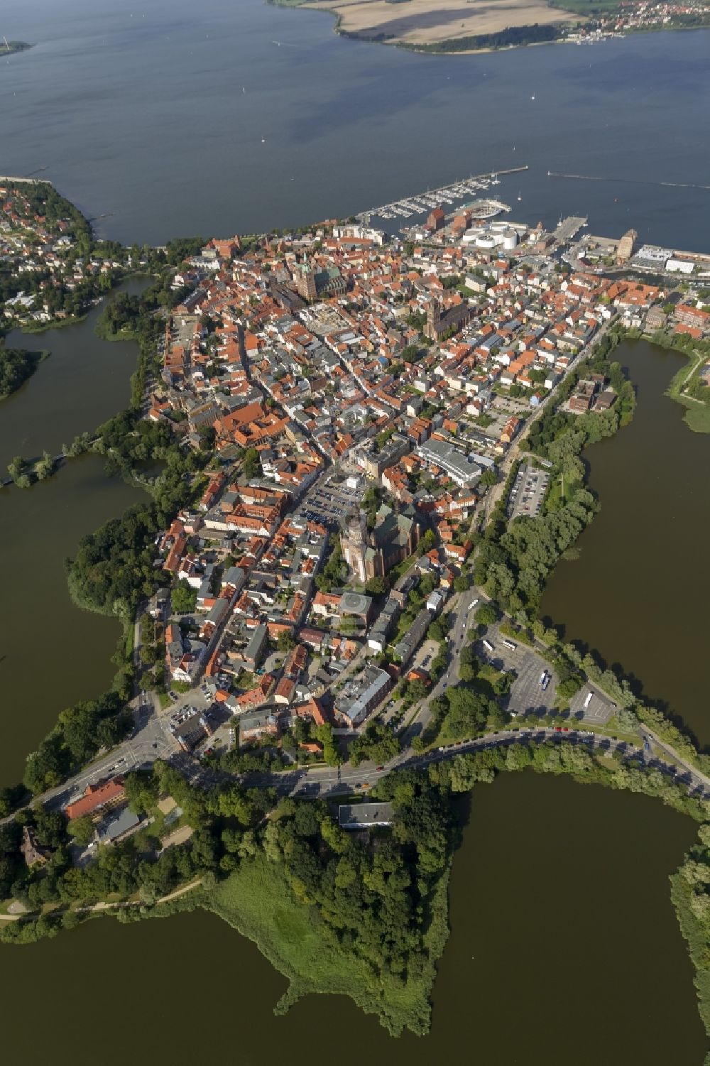 Stralsund aus der Vogelperspektive: Stadtansicht vom Stadtzentrum der Hansestadt Stralsund in Mecklenburg - Vorpommern