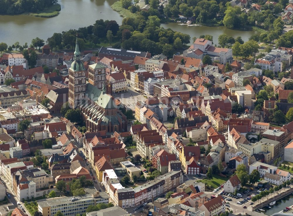 Stralsund aus der Vogelperspektive: Stadtansicht vom Stadtzentrum der Hansestadt Stralsund in Mecklenburg - Vorpommern