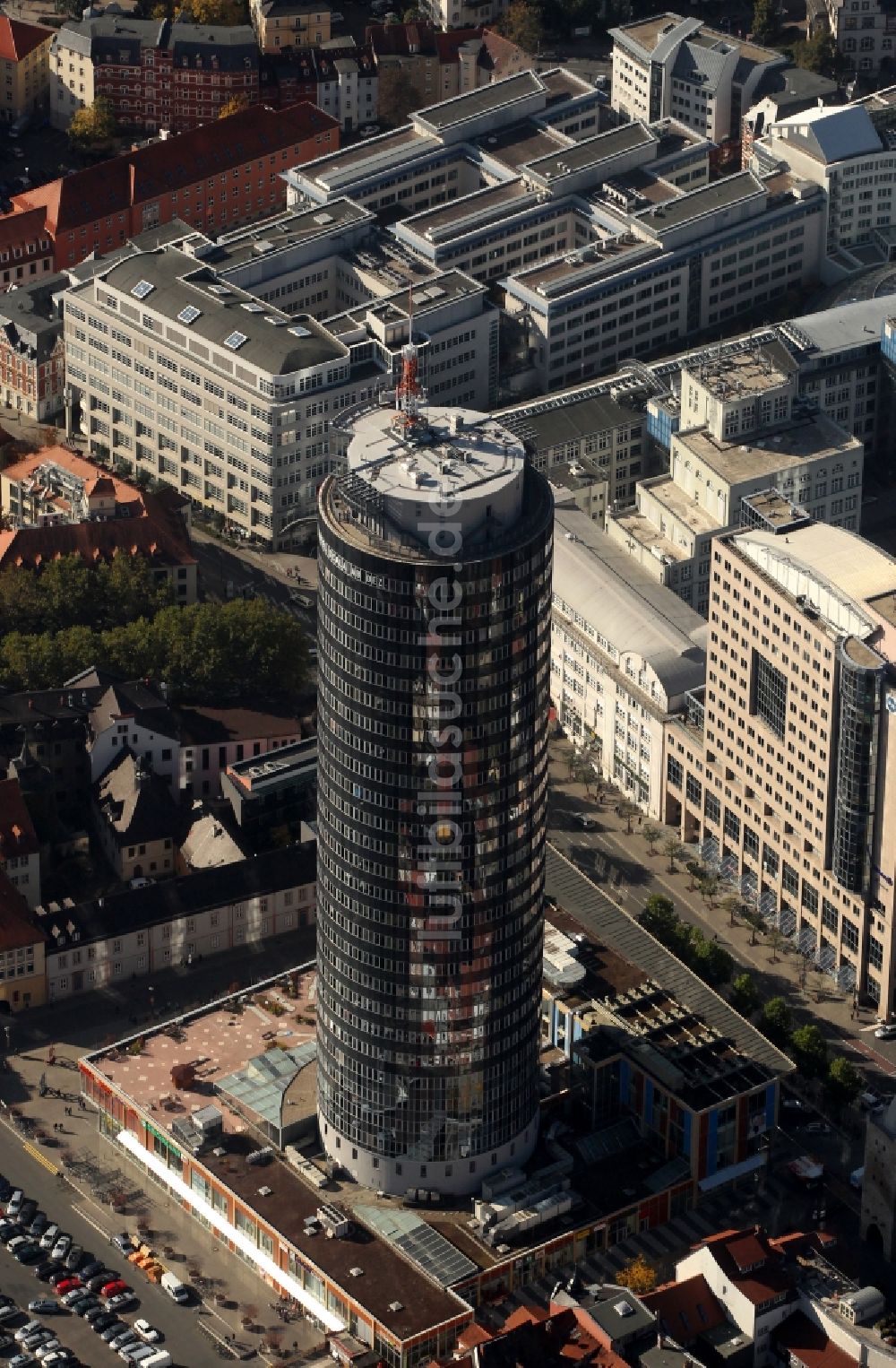 Luftaufnahme Jena - Stadtansicht vom Stadtzentrum mit dem Hochhaus Intershop Tower und der Goethe Gallerie in Jena in Thüringen