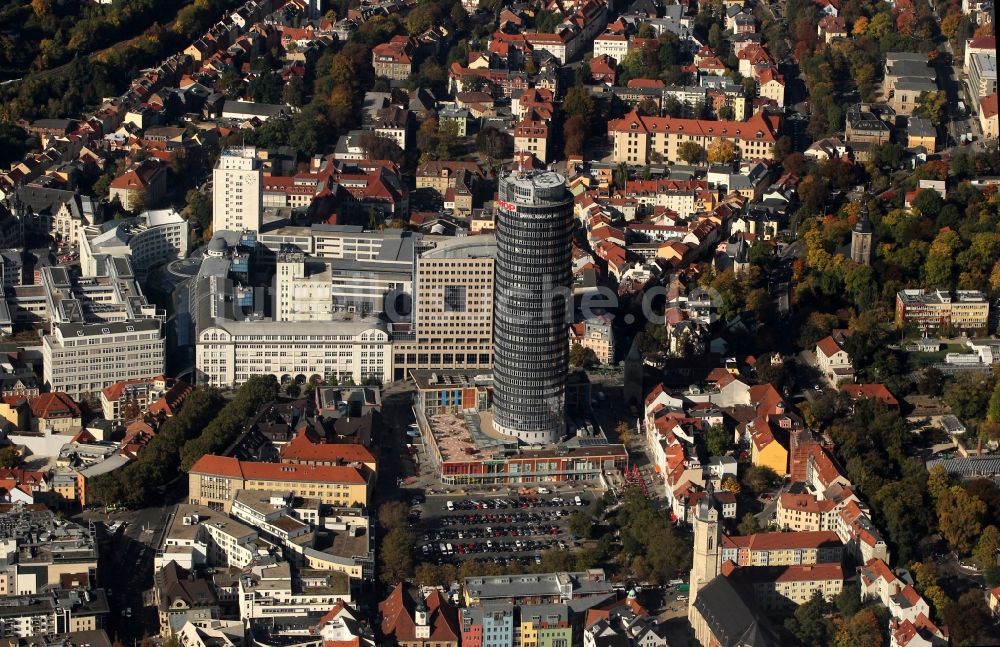 Jena von oben - Stadtansicht vom Stadtzentrum mit dem Hochhaus Intershop Tower und der Goethe Gallerie in Jena in Thüringen