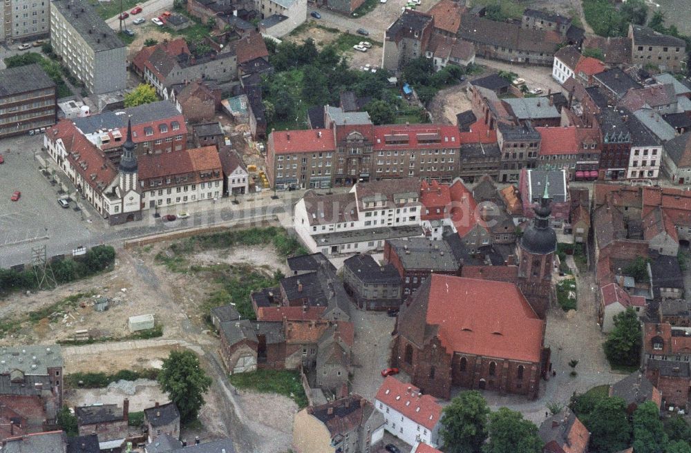 Luftbild Spremberg - Stadtansicht vom Stadtzentrum und der Innenstadt Spremberg am Kirchplatz mit der evangelischen Kreuz - Kirche in Spremberg in Brandenburg