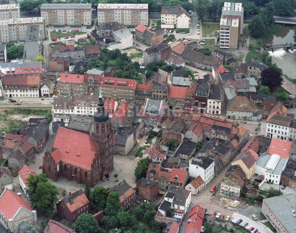 Luftbild Spremberg - Stadtansicht vom Stadtzentrum und der Innenstadt Spremberg am Kirchplatz mit der evangelischen Kreuz - Kirche in Spremberg in Brandenburg