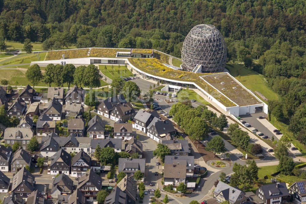 Luftbild Winterberg - Stadtansicht vom Stadtzentrum mit der St.-Jakobus- Kirche in Winterberg im Bundesland Nordrhein-Westfalen NRW