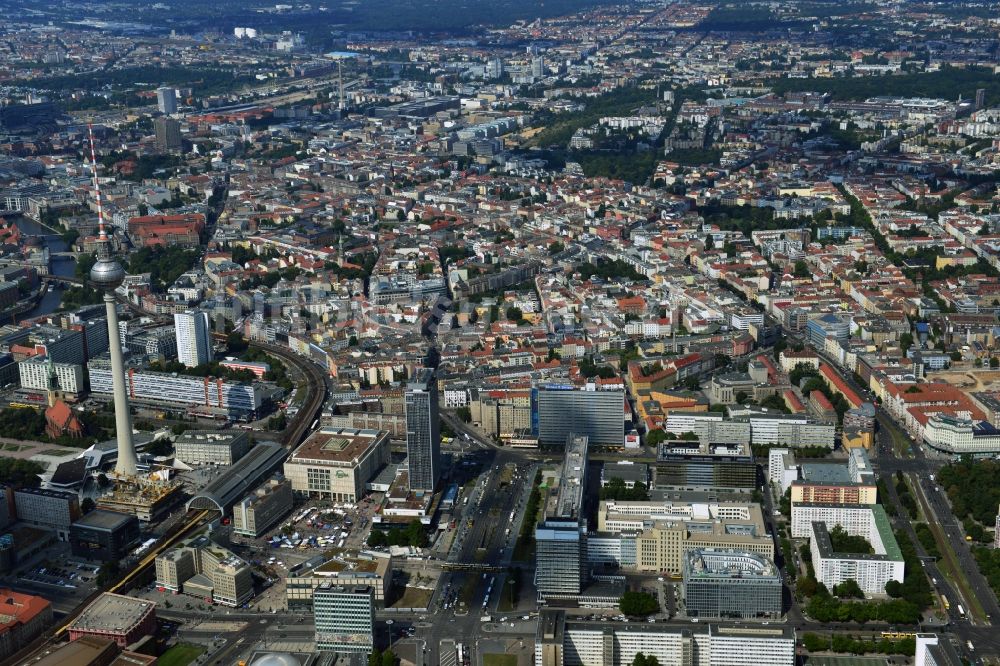 Berlin Mitte aus der Vogelperspektive: Stadtansicht vom Stadtzentrum Ost am Alexanderplatz im Stadtbezirk Mitte von Berlin