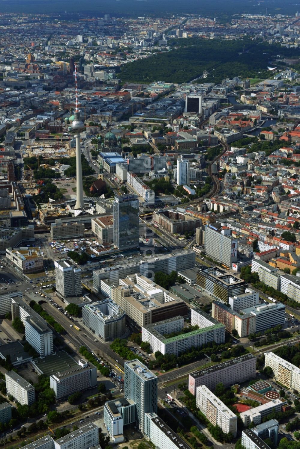 Luftaufnahme Berlin Mitte - Stadtansicht vom Stadtzentrum Ost am Alexanderplatz im Stadtbezirk Mitte von Berlin