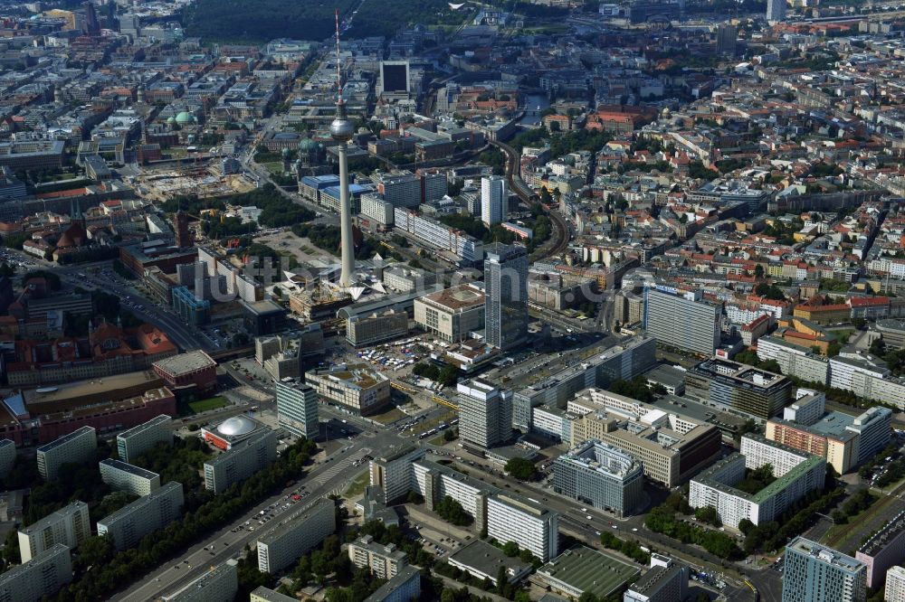 Berlin Mitte aus der Vogelperspektive: Stadtansicht vom Stadtzentrum Ost am Alexanderplatz im Stadtbezirk Mitte von Berlin