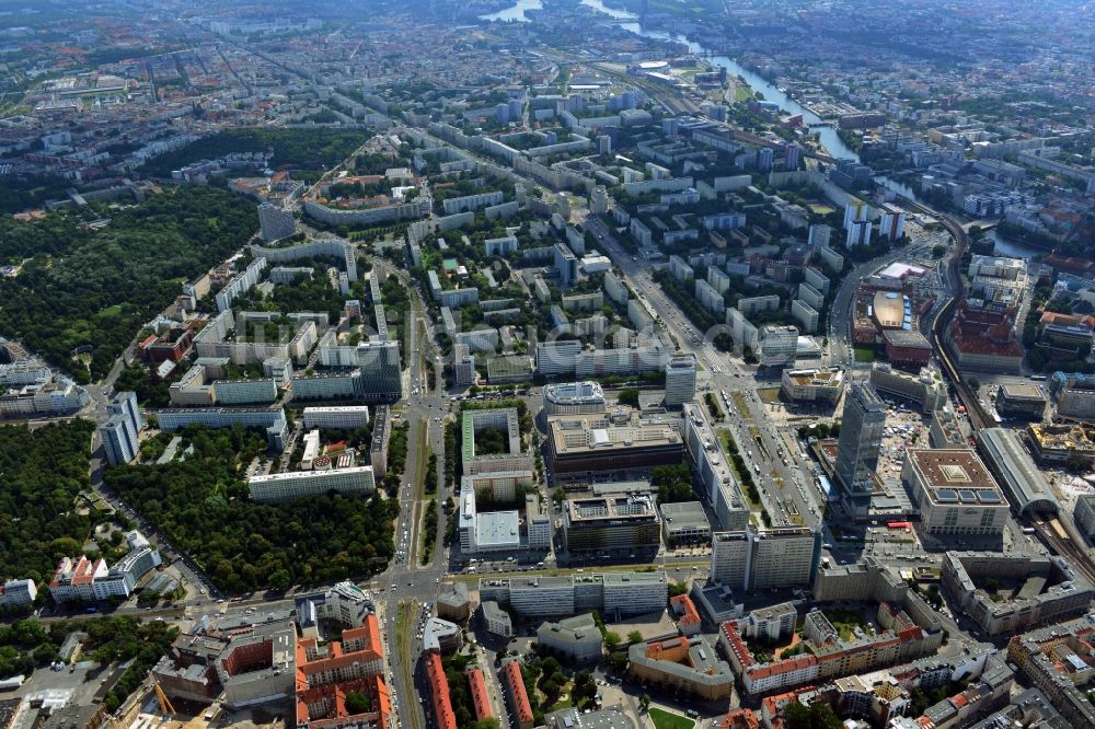 Berlin Mitte aus der Vogelperspektive: Stadtansicht vom Stadtzentrum Ost am Alexanderplatz im Stadtbezirk Mitte von Berlin