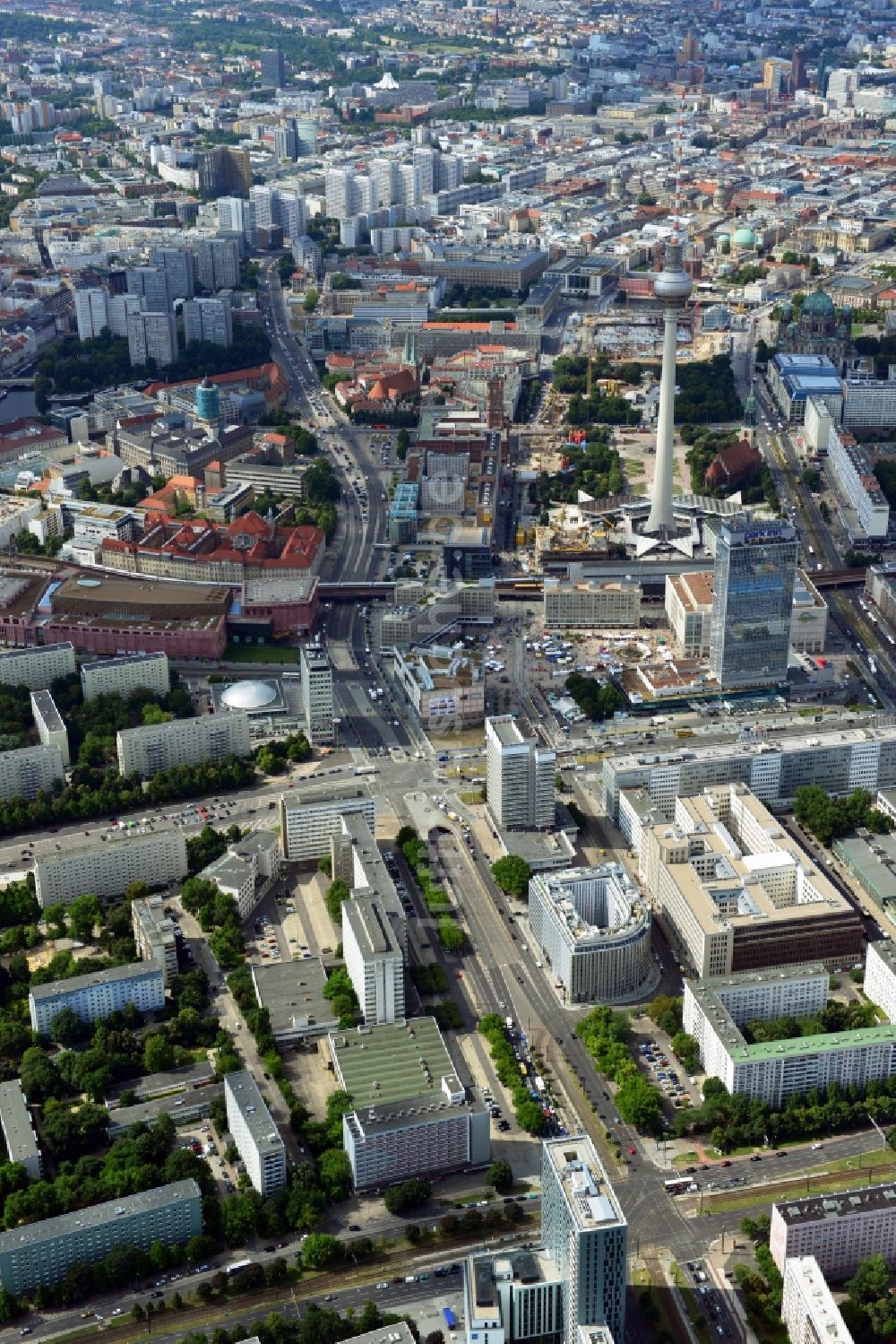 Berlin von oben - Stadtansicht vom Stadtzentrum Ost am Alexanderplatz im Stadtbezirk Mitte von Berlin