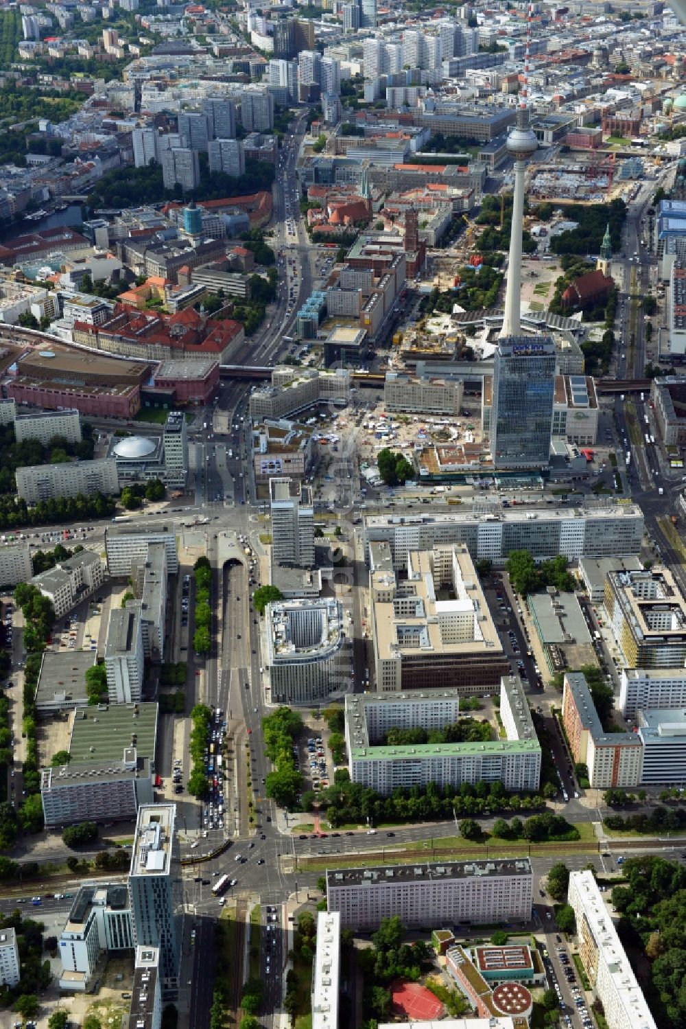 Berlin aus der Vogelperspektive: Stadtansicht vom Stadtzentrum Ost am Alexanderplatz im Stadtbezirk Mitte von Berlin