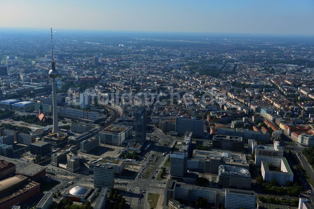 Berlin von oben - Stadtansicht vom Stadtzentrum Ost am Alexanderplatz im Stadtbezirk Mitte von Berlin