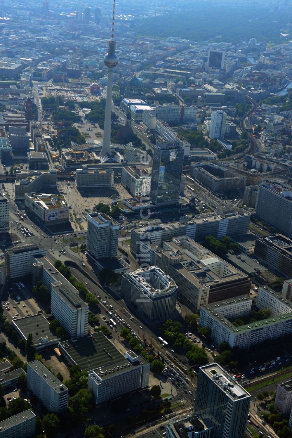 Luftaufnahme Berlin - Stadtansicht vom Stadtzentrum Ost am Alexanderplatz im Stadtbezirk Mitte von Berlin