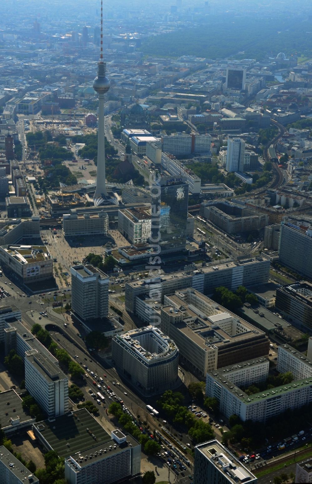 Berlin von oben - Stadtansicht vom Stadtzentrum Ost am Alexanderplatz im Stadtbezirk Mitte von Berlin