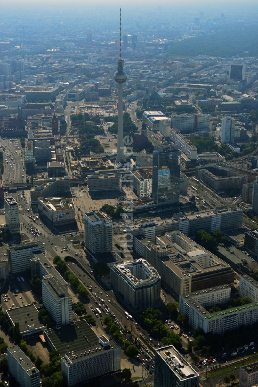 Berlin aus der Vogelperspektive: Stadtansicht vom Stadtzentrum Ost am Alexanderplatz im Stadtbezirk Mitte von Berlin