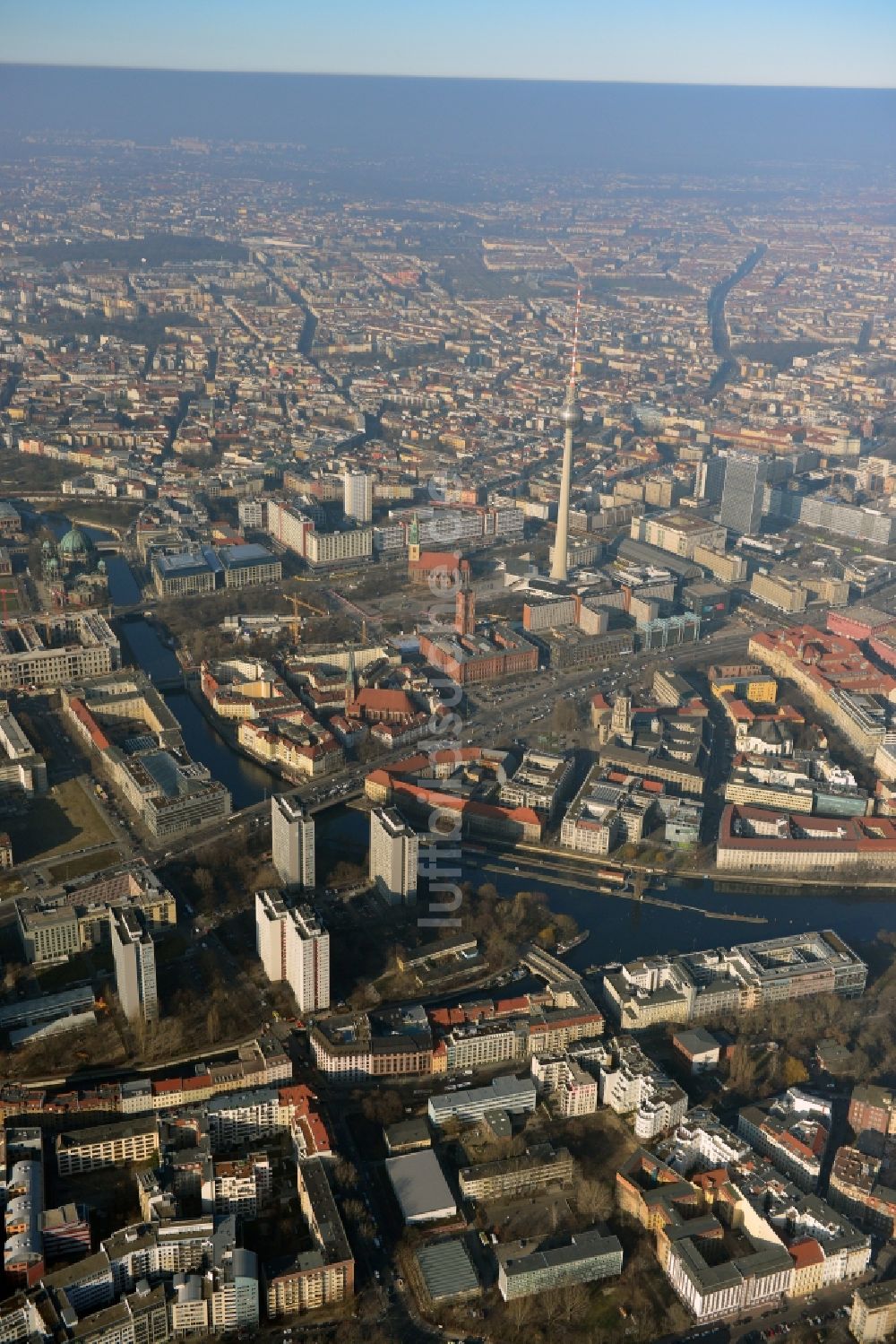 Luftbild Berlin Mitte - Stadtansicht vom Stadtzentrum Ost am Berliner Fernsehturm in Berlin Mitte