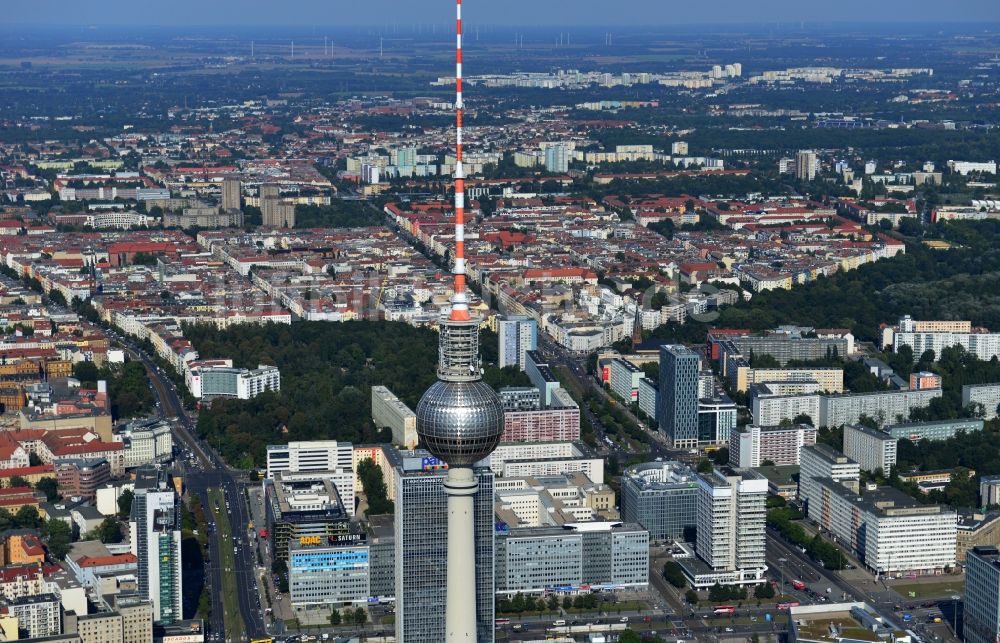 Berlin aus der Vogelperspektive: Stadtansicht vom Stadtzentrum Ost am Berliner Fernsehturm im Stadtteil Mitte von Berlin