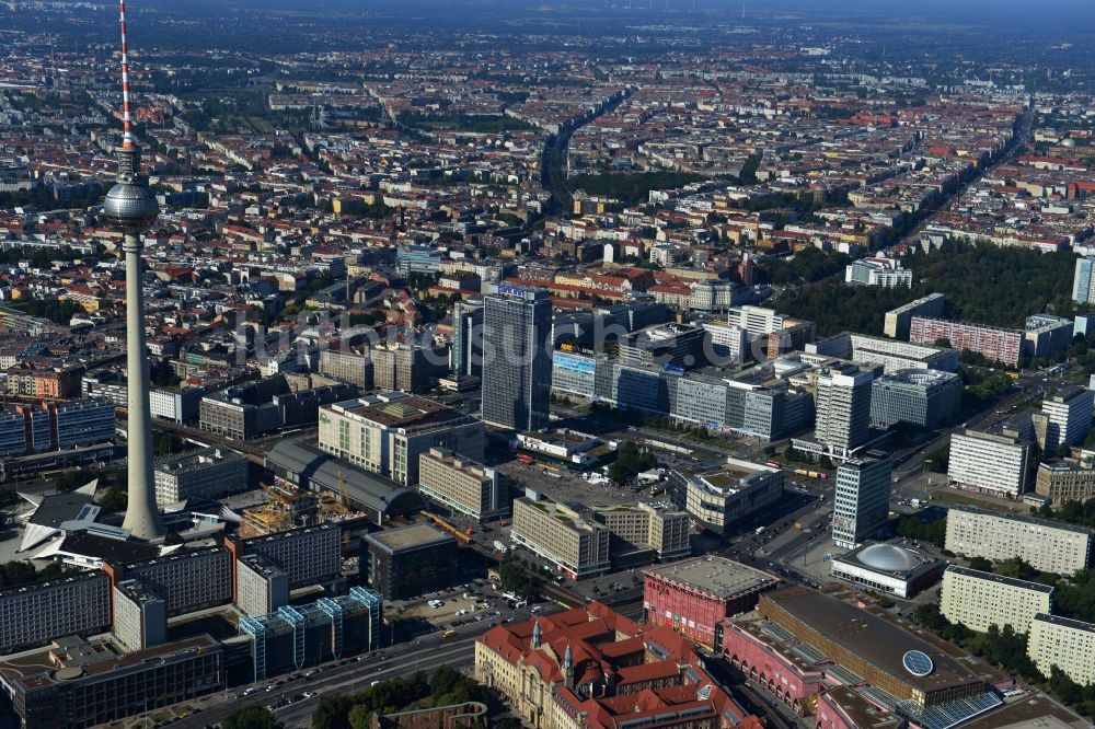 Luftaufnahme Berlin - Stadtansicht vom Stadtzentrum Ost am Berliner Fernsehturm im Stadtteil Mitte von Berlin