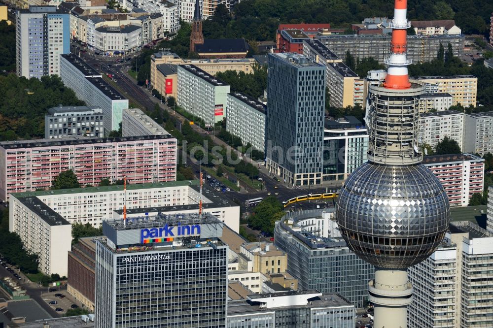 Luftbild Berlin - Stadtansicht vom Stadtzentrum Ost am Berliner Fernsehturm im Stadtteil Mitte von Berlin