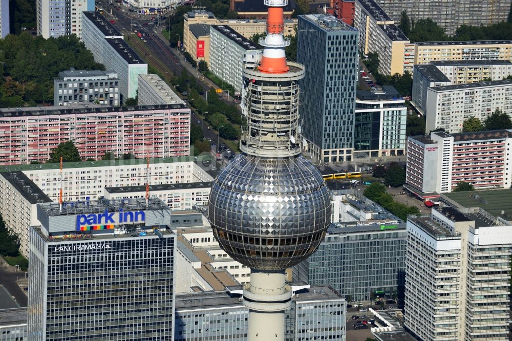 Luftaufnahme Berlin - Stadtansicht vom Stadtzentrum Ost am Berliner Fernsehturm im Stadtteil Mitte von Berlin