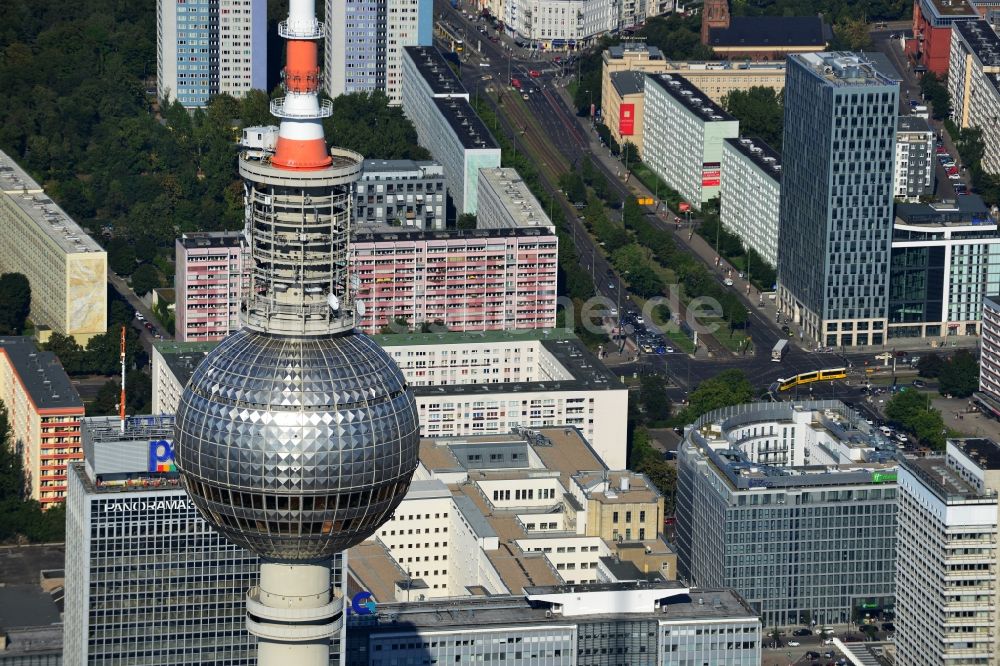 Berlin aus der Vogelperspektive: Stadtansicht vom Stadtzentrum Ost am Berliner Fernsehturm im Stadtteil Mitte von Berlin