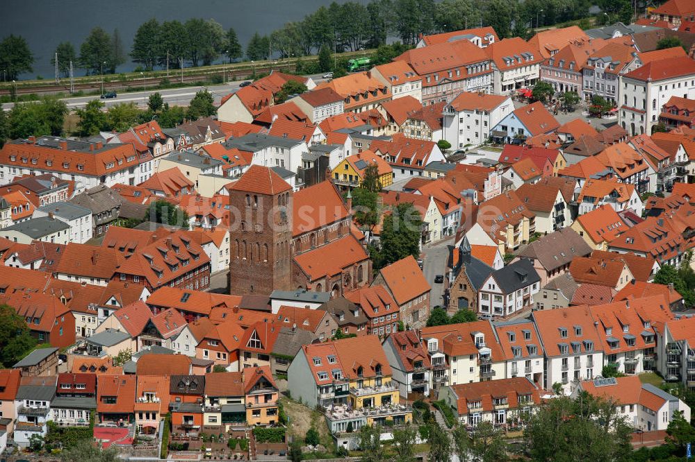 Luftbild Waren / Müritz - Stadtansicht vom Stadtzentrum und der Warener Altstadt am Ufer der Müritz in Mecklenburg-Vorpommern