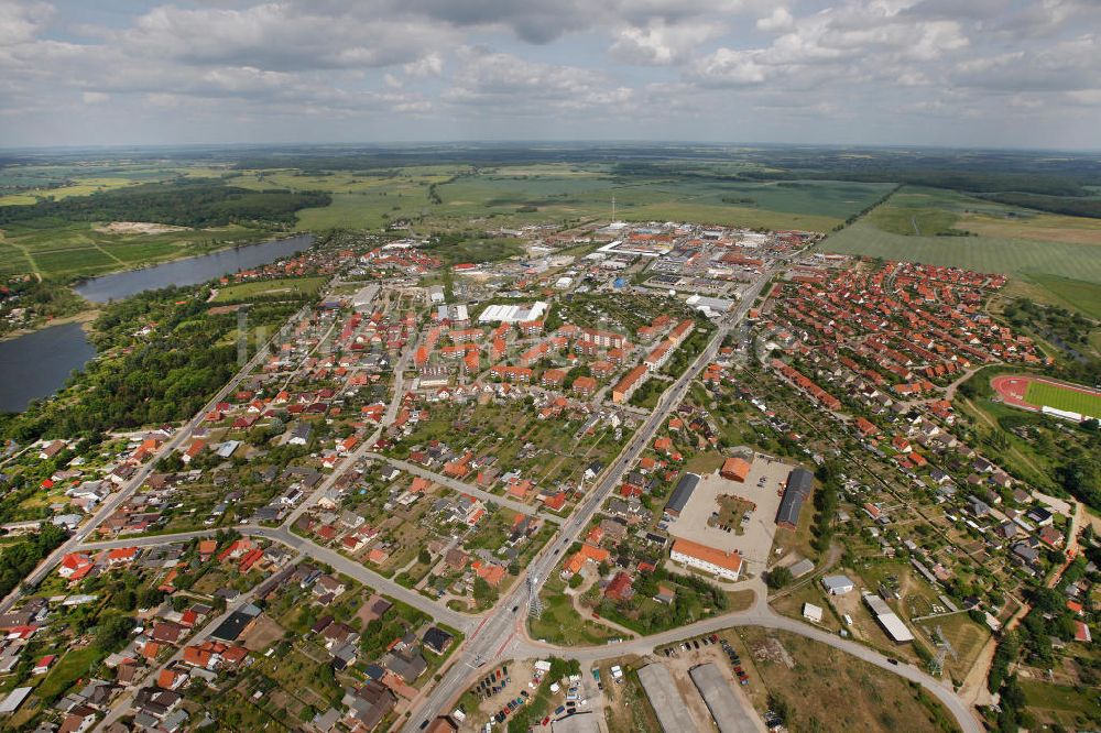 Luftaufnahme Waren / Müritz - Stadtansicht vom Stadtzentrum und der Warener Altstadt am Ufer der Müritz in Mecklenburg-Vorpommern