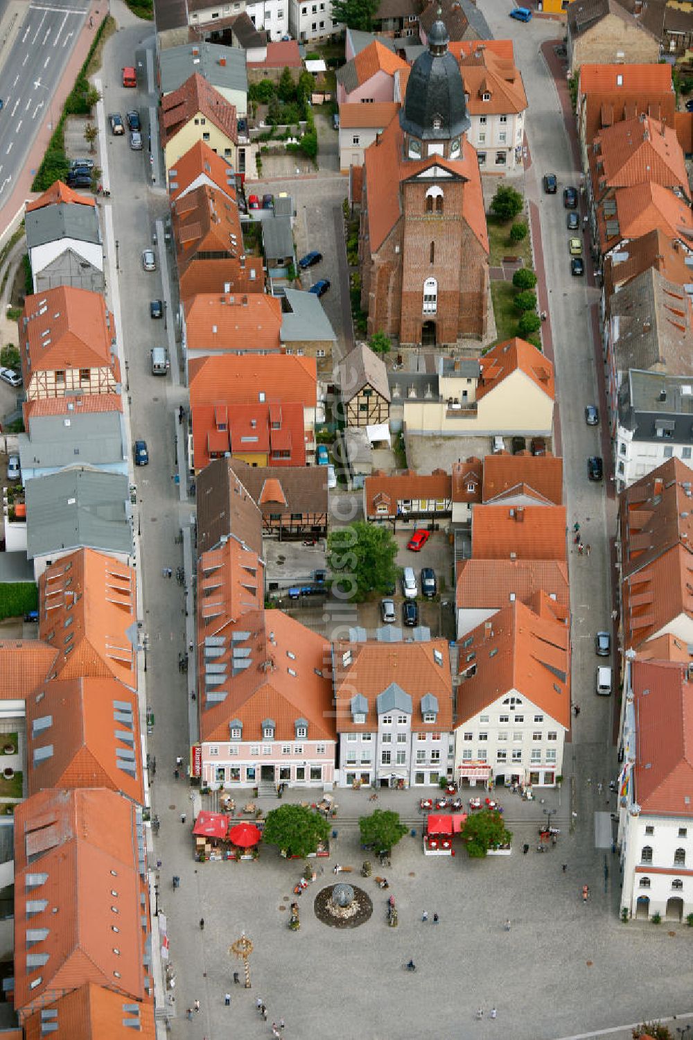 Waren / Müritz aus der Vogelperspektive: Stadtansicht vom Stadtzentrum und der Warener Altstadt am Ufer der Müritz in Mecklenburg-Vorpommern