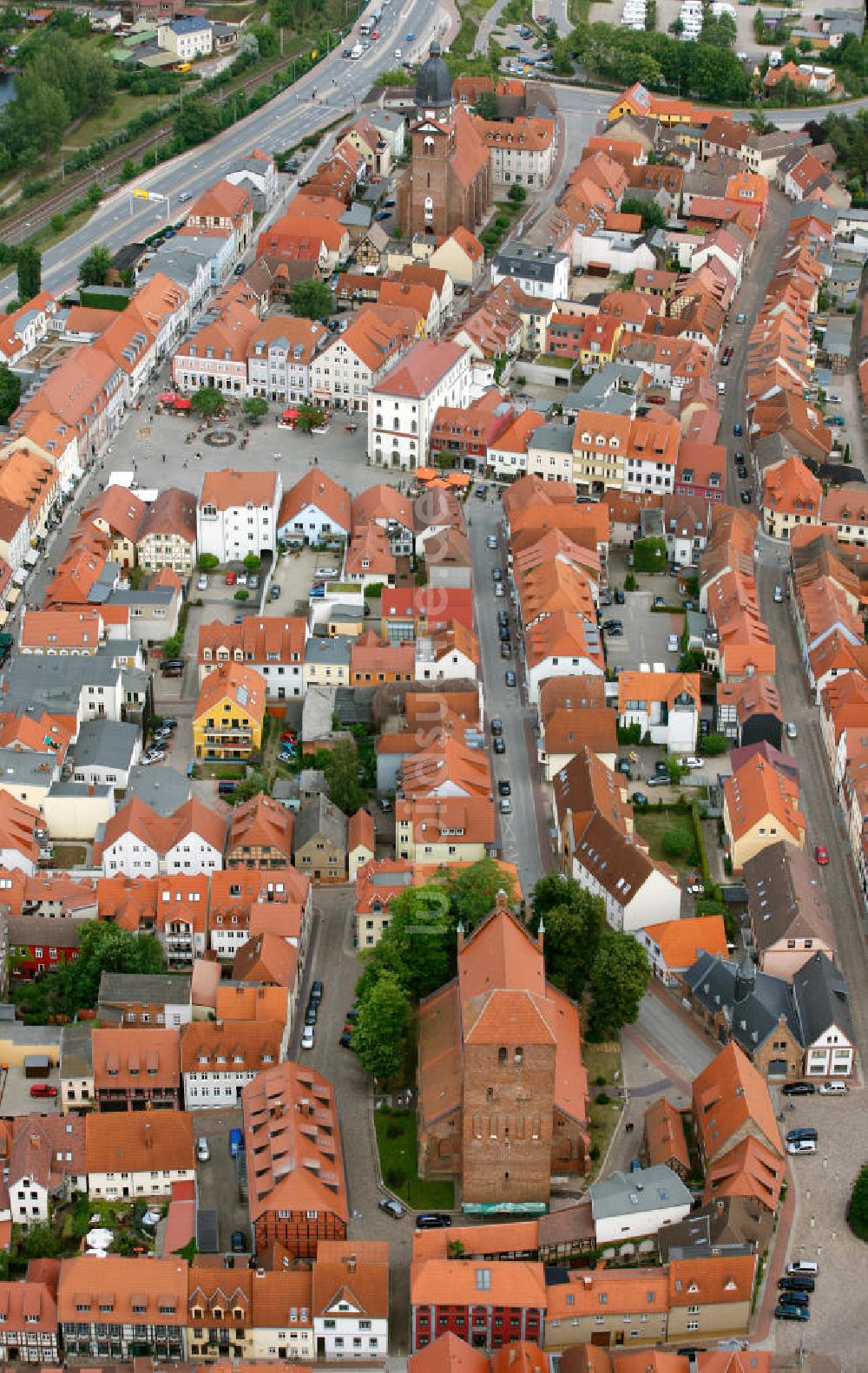 Luftaufnahme Waren / Müritz - Stadtansicht vom Stadtzentrum und der Warener Altstadt am Ufer der Müritz in Mecklenburg-Vorpommern