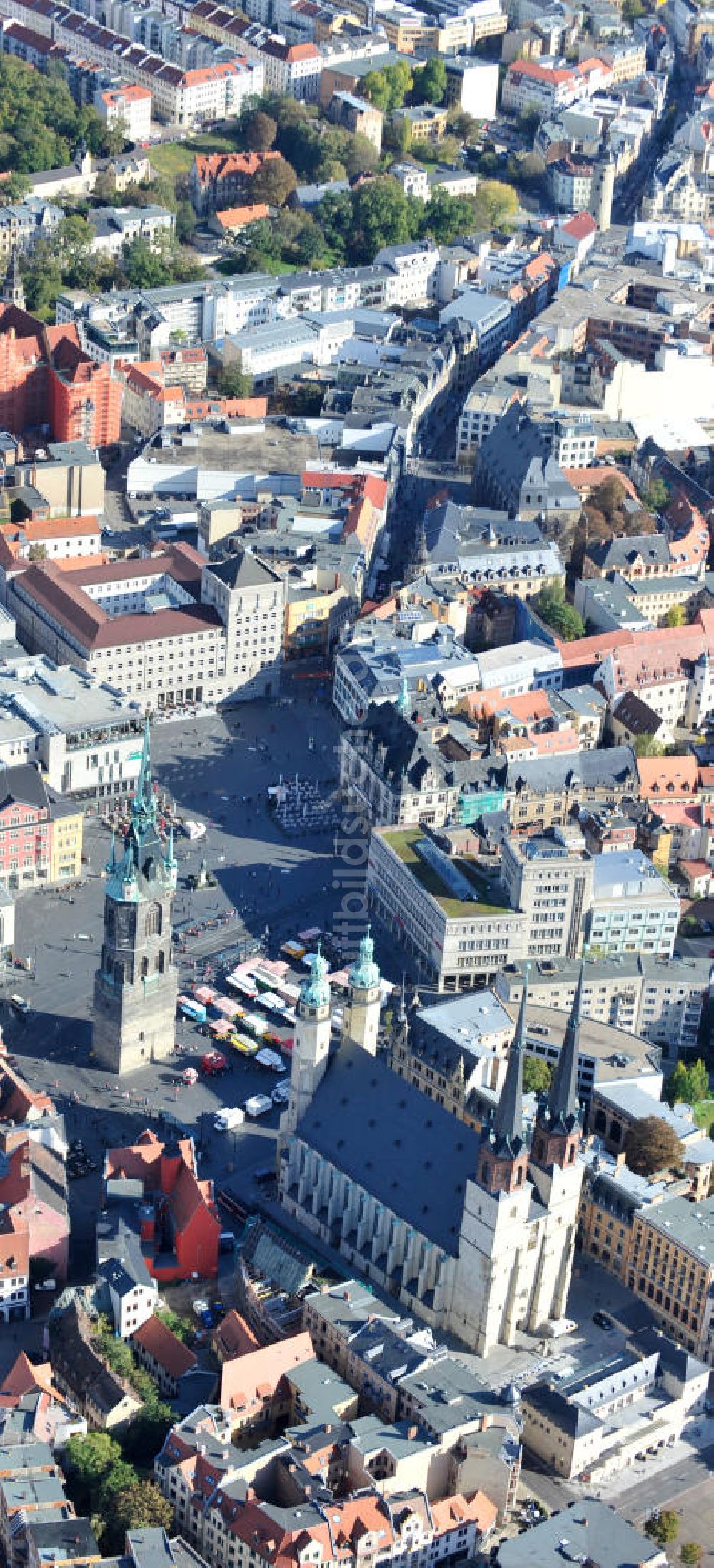 Luftbild Halle / Saale - Stadtansicht des Stadtzentrums mit der Marktkirche und Roter Turm in Halle