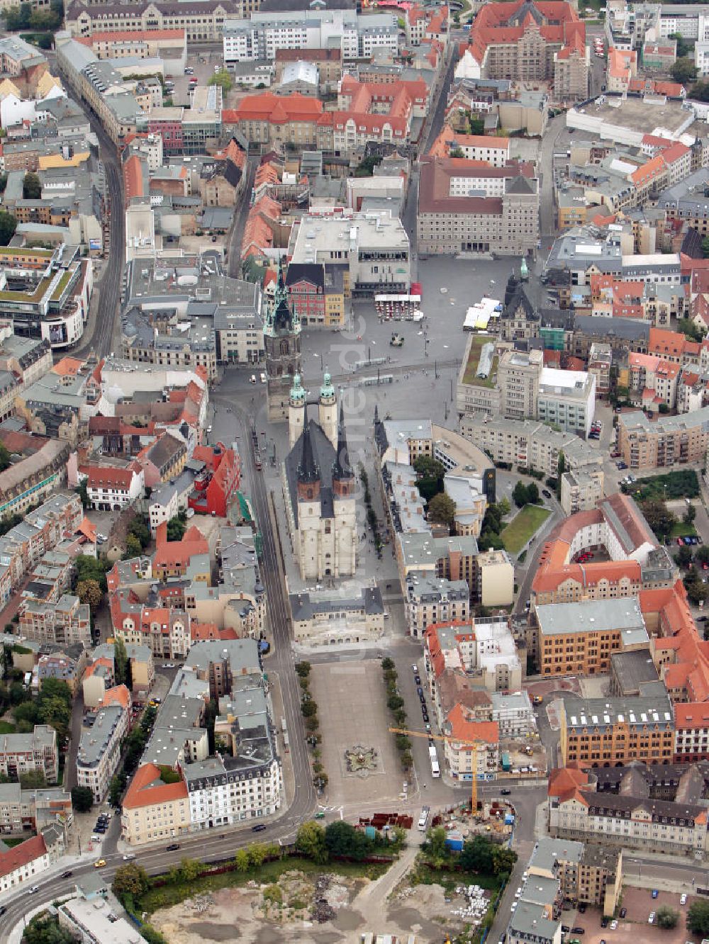 Luftaufnahme Halle / Saale - Stadtansicht des Stadtzentrums mit der Marktkirche und Roter Turm in Halle