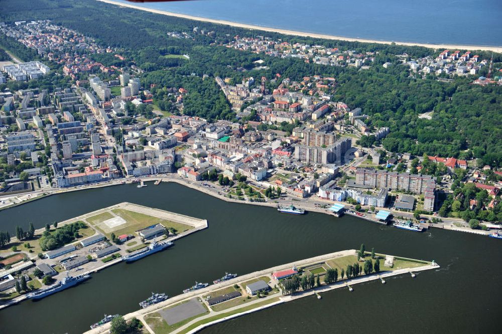 Luftbild Swinemünde ( Swinoujscie ) - Stadtansicht von Swinemünde am Militärhafen Port Wojenny