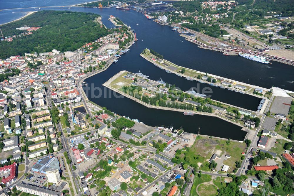 Luftaufnahme Swinemünde ( Swinoujscie ) - Stadtansicht von Swinemünde am Militärhafen Port Wojenny