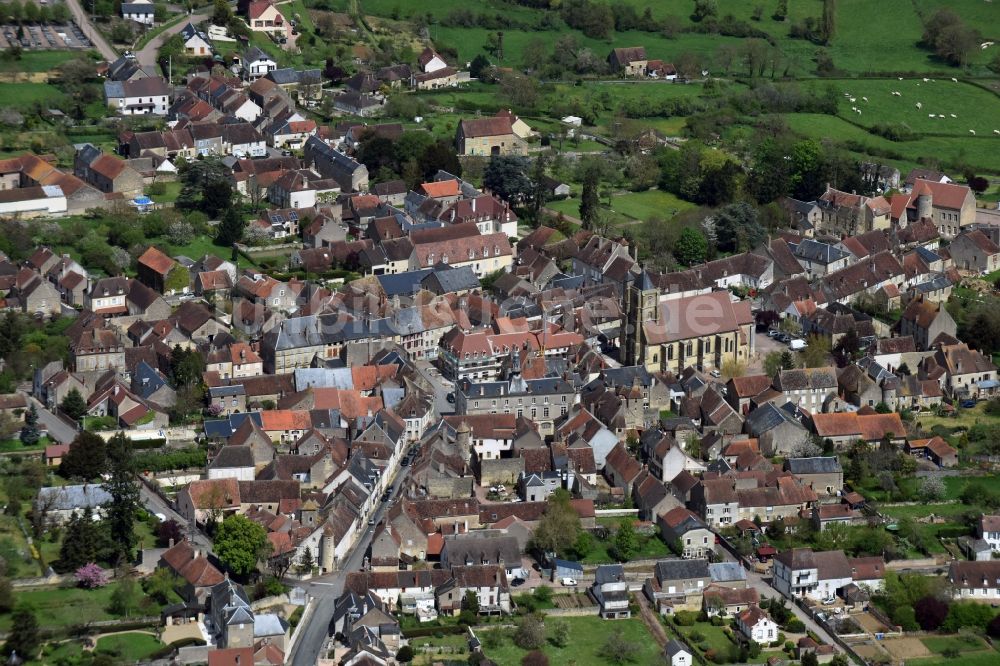 Tannay von oben - Stadtansicht von Tannay in Bourgogne Franche-Comté, Frankreich