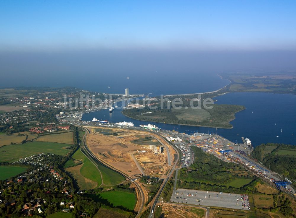 Lübeck - Travemünde aus der Vogelperspektive: Stadtansicht von Travemünde, einem Ortteil von Lübeck an der Mündung der Trave in der Lübecker Bucht im Bundesland Schleswig-Holstein