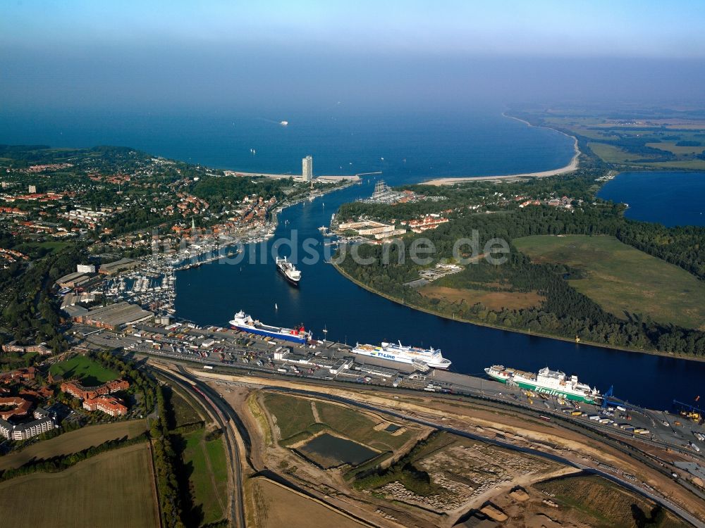 Luftbild Lübeck - Travemünde - Stadtansicht von Travemünde, einem Ortteil von Lübeck an der Mündung der Trave in der Lübecker Bucht im Bundesland Schleswig-Holstein