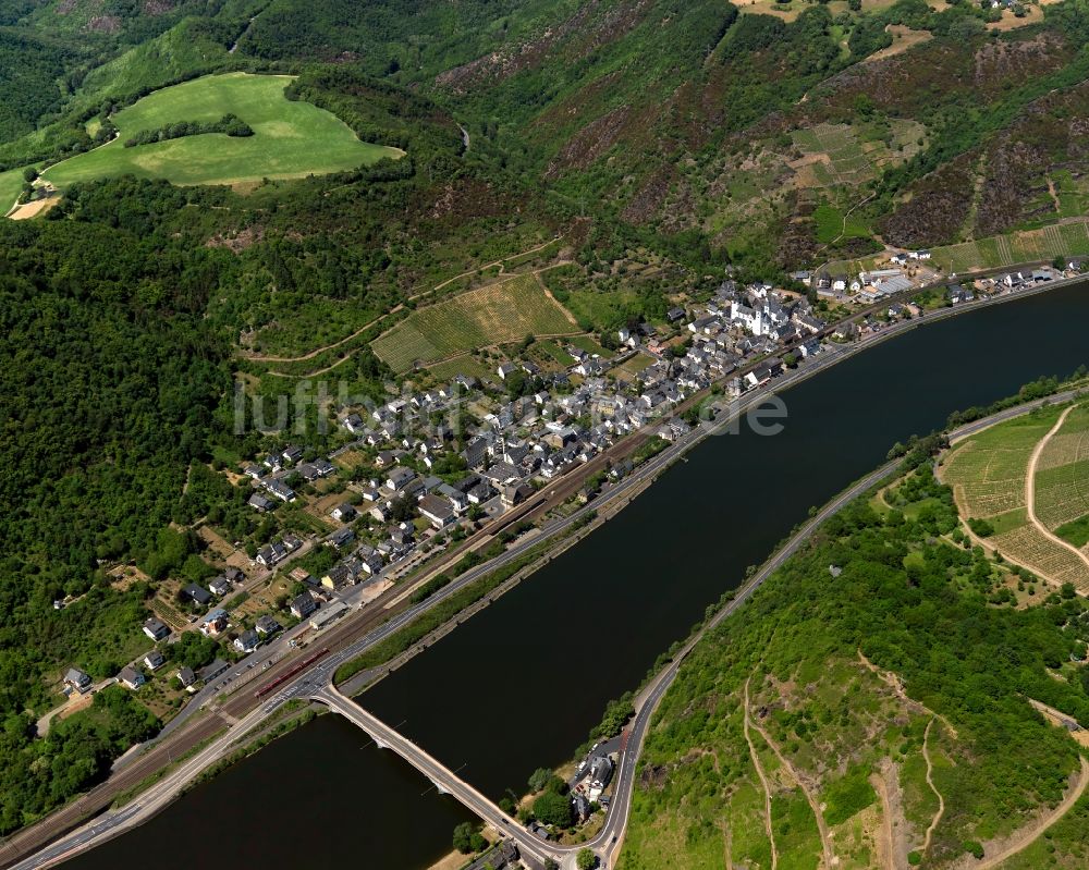 Treis-Karden, Karden aus der Vogelperspektive: Stadtansicht von Treis-Karden an der La Moselle im Bundesland Rheinland-Pfalz