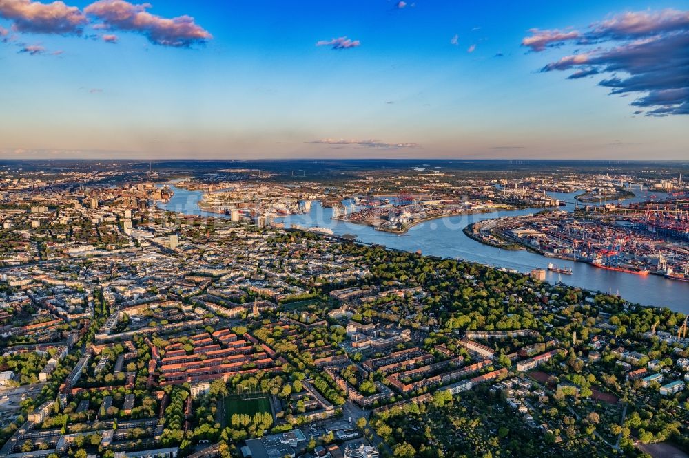 Luftaufnahme Hamburg - Stadtansicht am Ufer der Elbe im Stadtgebiet im Ortsteil Altona-Altstadt in Hamburg, Deutschland