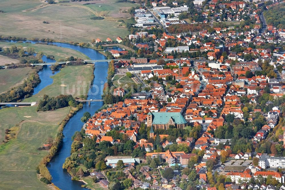 Luftbild Verden (Aller) - Stadtansicht am Ufer des Flußverlaufes der Aller in Verden (Aller) im Bundesland Niedersachsen, Deutschland