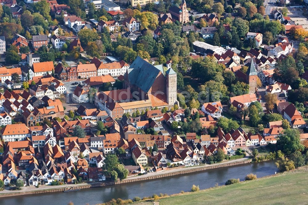 Verden (Aller) aus der Vogelperspektive: Stadtansicht am Ufer des Flußverlaufes der Aller in Verden (Aller) im Bundesland Niedersachsen, Deutschland