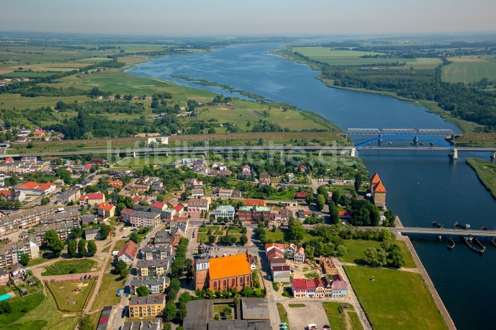 Wolin - Wollin von oben - Stadtansicht am Ufer des Flußverlaufes der Dziwna in Wolin - Wollin in Westpommern, Polen