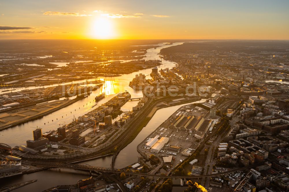 Hamburg von oben - Stadtansicht am Ufer des Flußverlaufes Elbe in Hamburg, Deutschland