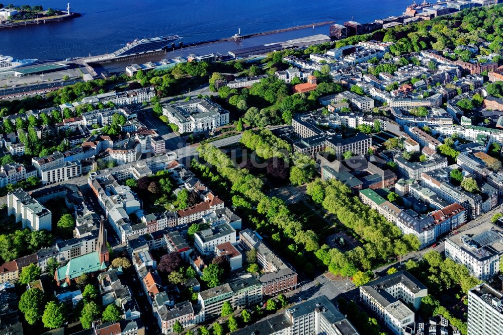 Luftbild Hamburg - Stadtansicht am Ufer des Flußverlaufes der Elbe im Ortsteil Altona-Altstadt in Hamburg, Deutschland