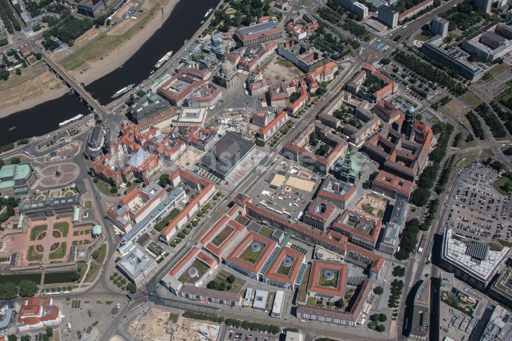 Luftbild Dresden - Stadtansicht am Ufer des Flußverlaufes der Elbe im Ortsteil Altstadt in Dresden im Bundesland Sachsen, Deutschland