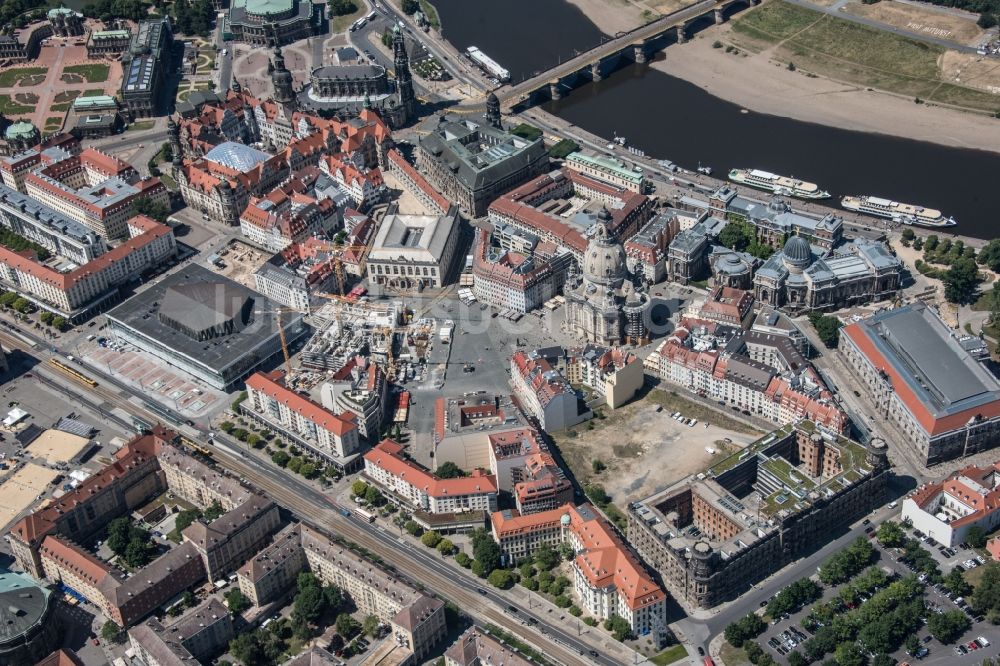 Luftbild Dresden - Stadtansicht am Ufer des Flußverlaufes der Elbe im Ortsteil Altstadt in Dresden im Bundesland Sachsen, Deutschland