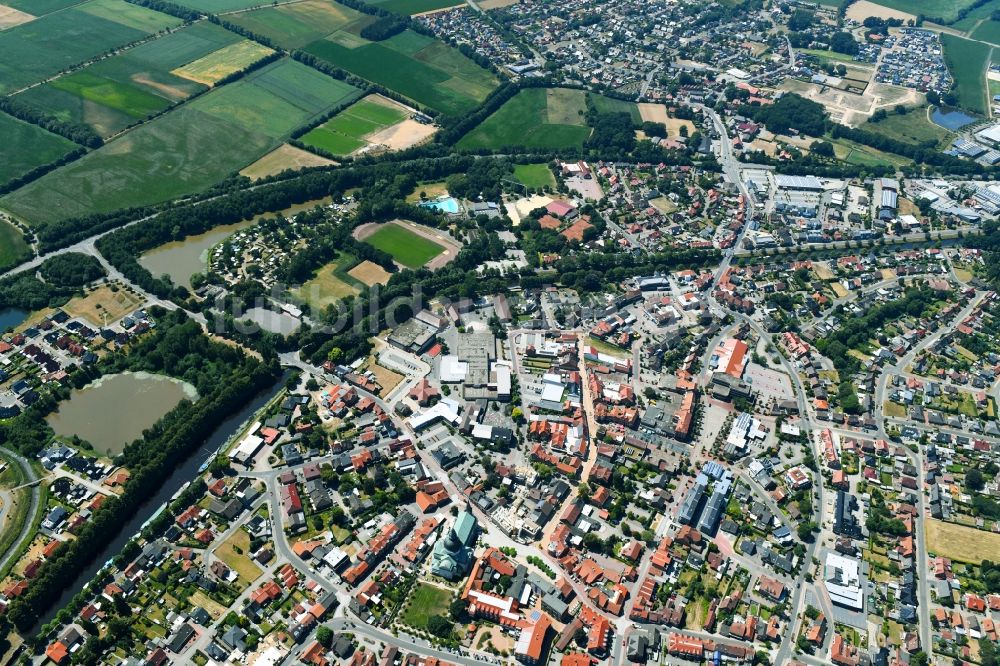 Luftaufnahme Haren (Ems) - Stadtansicht am Ufer des Flußverlaufes an der Ems in Haren (Ems) im Bundesland Niedersachsen, Deutschland