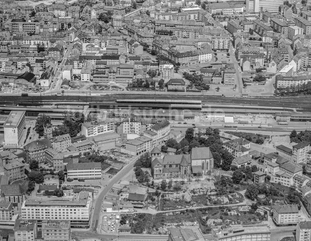 Pforzheim aus der Vogelperspektive: Stadtansicht am Ufer des Flußverlaufes der Enz in Pforzheim im Bundesland Baden-Württemberg, Deutschland