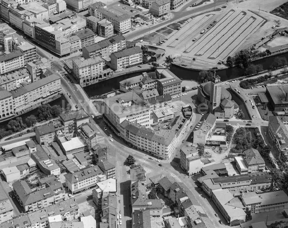 Luftaufnahme Pforzheim - Stadtansicht am Ufer des Flußverlaufes der Enz in Pforzheim im Bundesland Baden-Württemberg, Deutschland