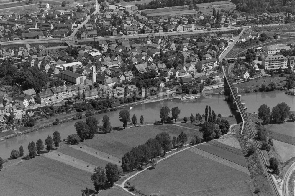 Luftbild Bad Friedrichshall - Stadtansicht am Ufer des Flußverlaufes der Kocher in Bad Friedrichshall im Bundesland Baden-Württemberg, Deutschland