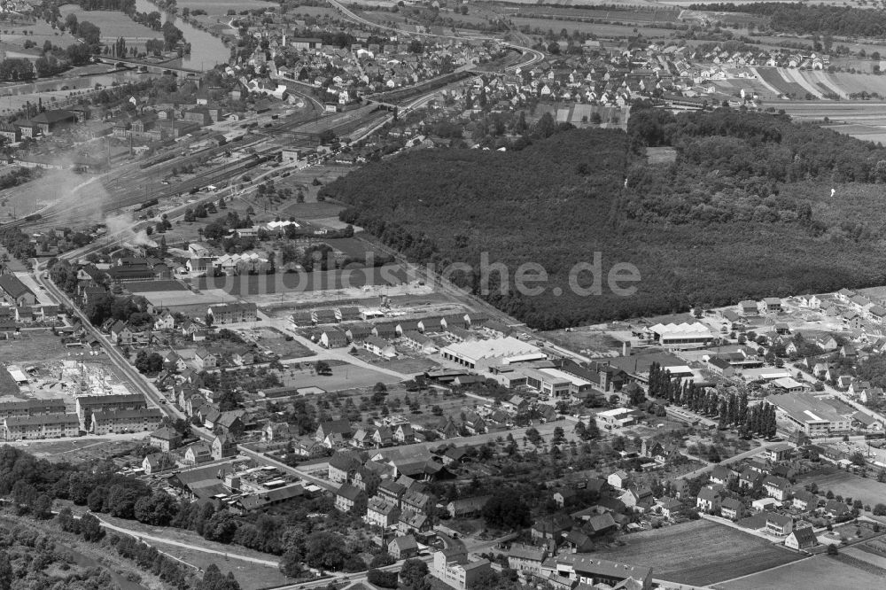 Bad Friedrichshall aus der Vogelperspektive: Stadtansicht am Ufer des Flußverlaufes der Kocher in Bad Friedrichshall im Bundesland Baden-Württemberg, Deutschland