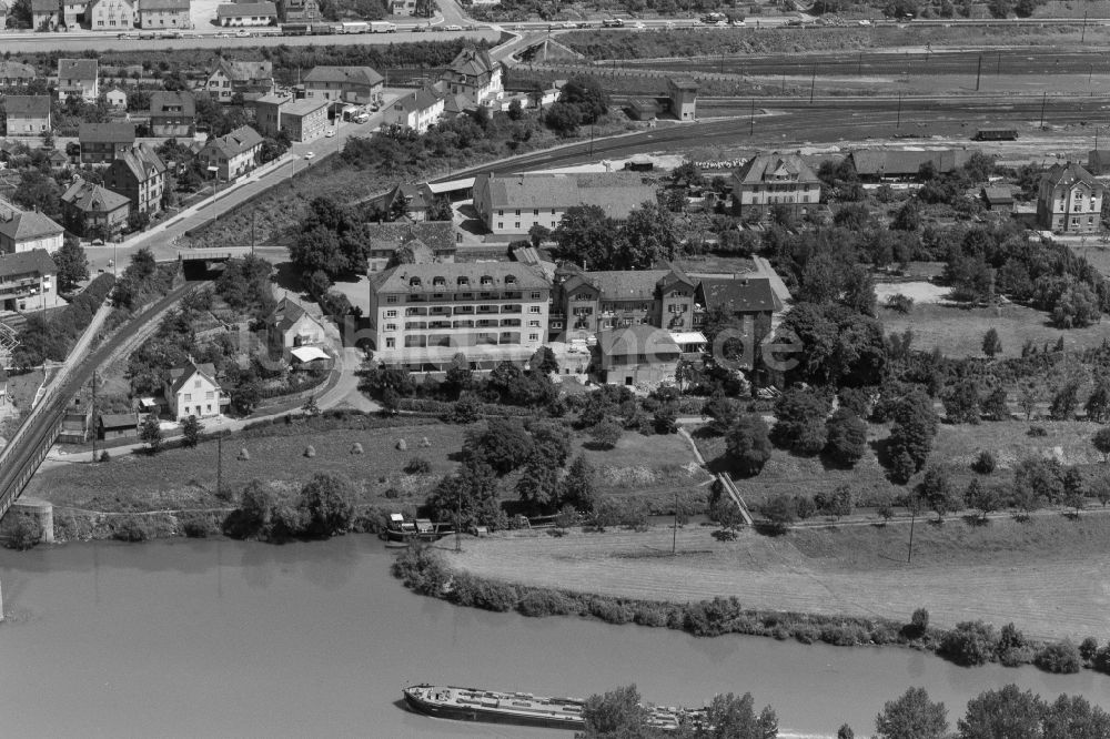 Luftaufnahme Bad Friedrichshall - Stadtansicht am Ufer des Flußverlaufes der Kocher in Bad Friedrichshall im Bundesland Baden-Württemberg, Deutschland